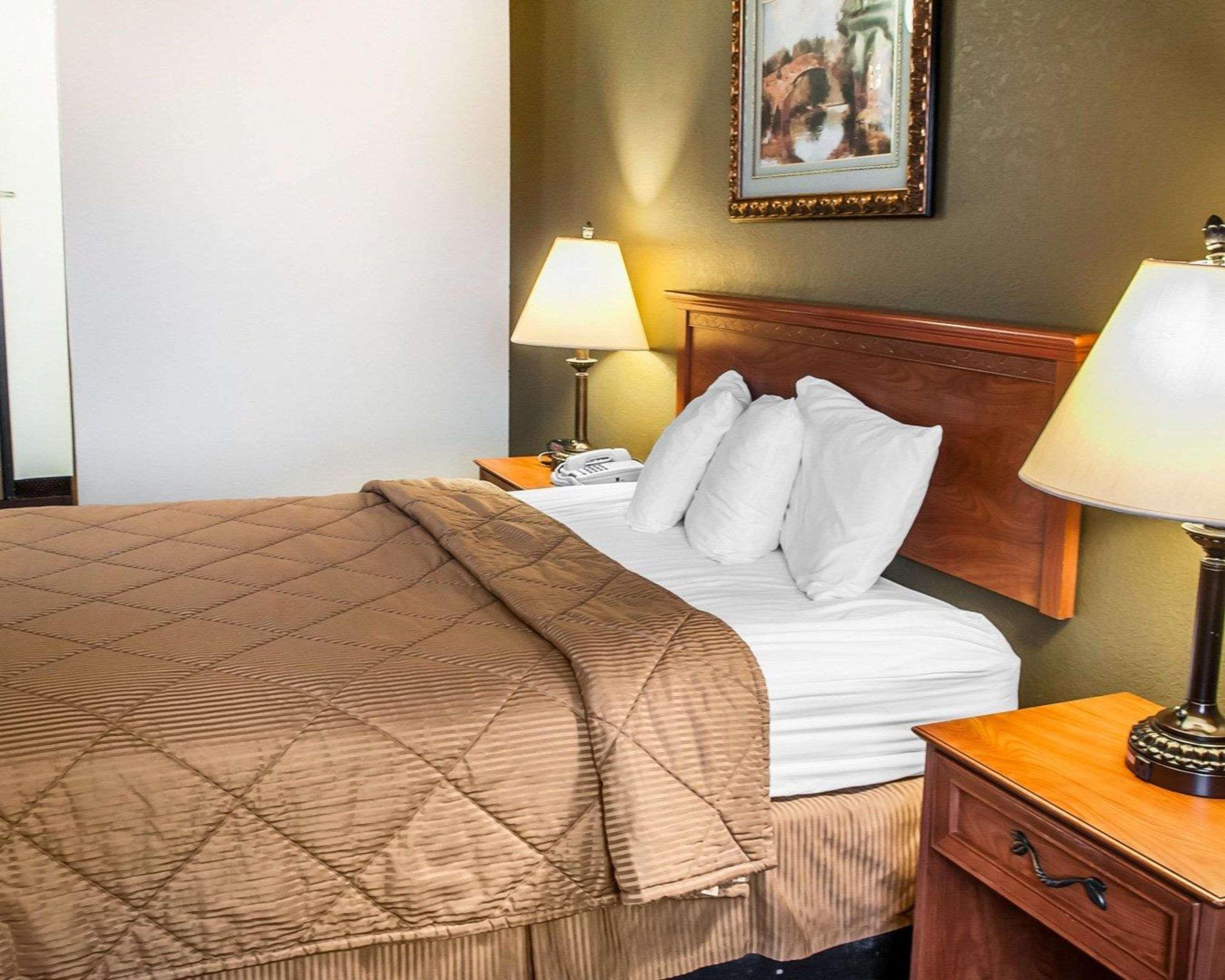 Rodeway Inn Espanola Bagian luar foto