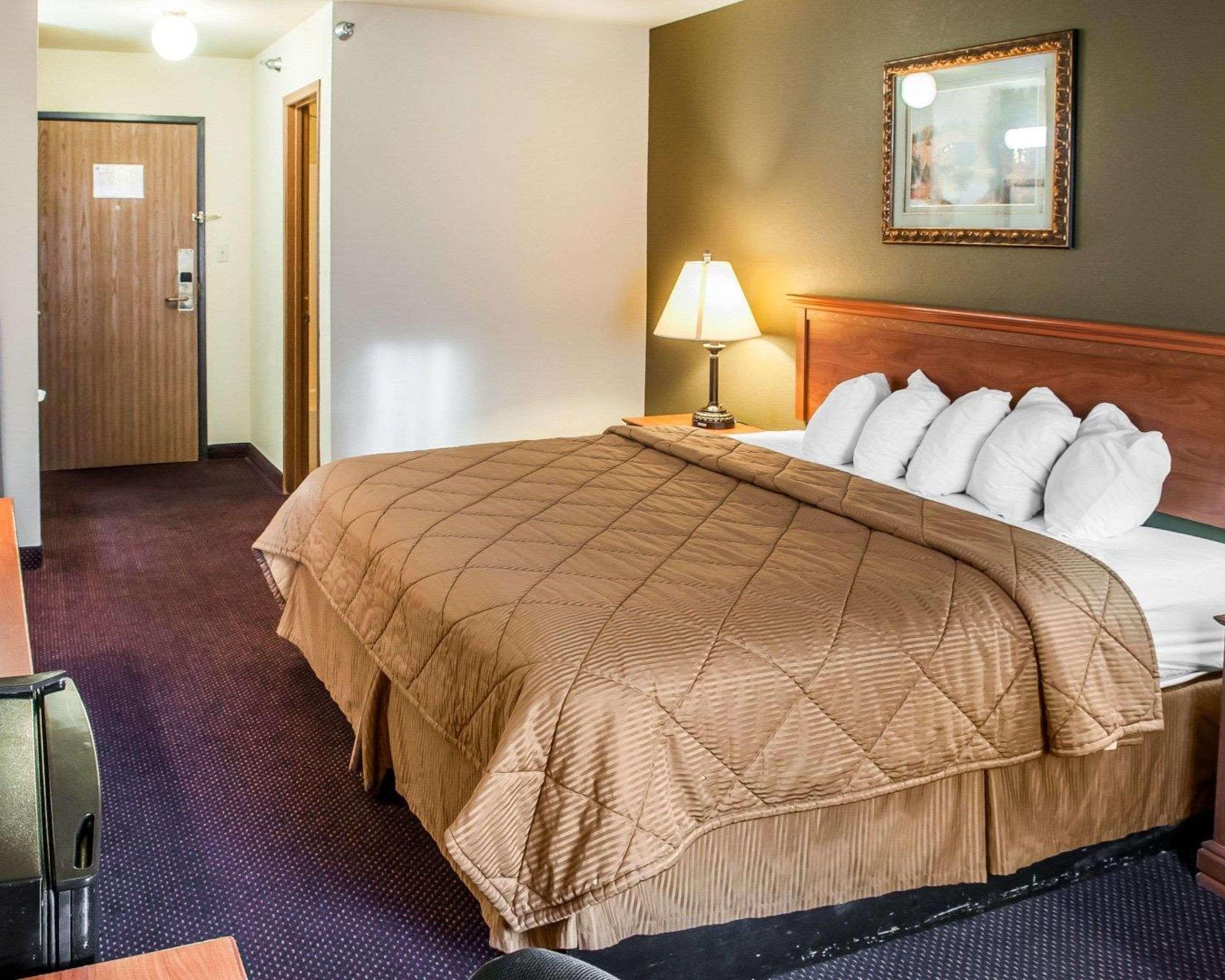 Rodeway Inn Espanola Bagian luar foto