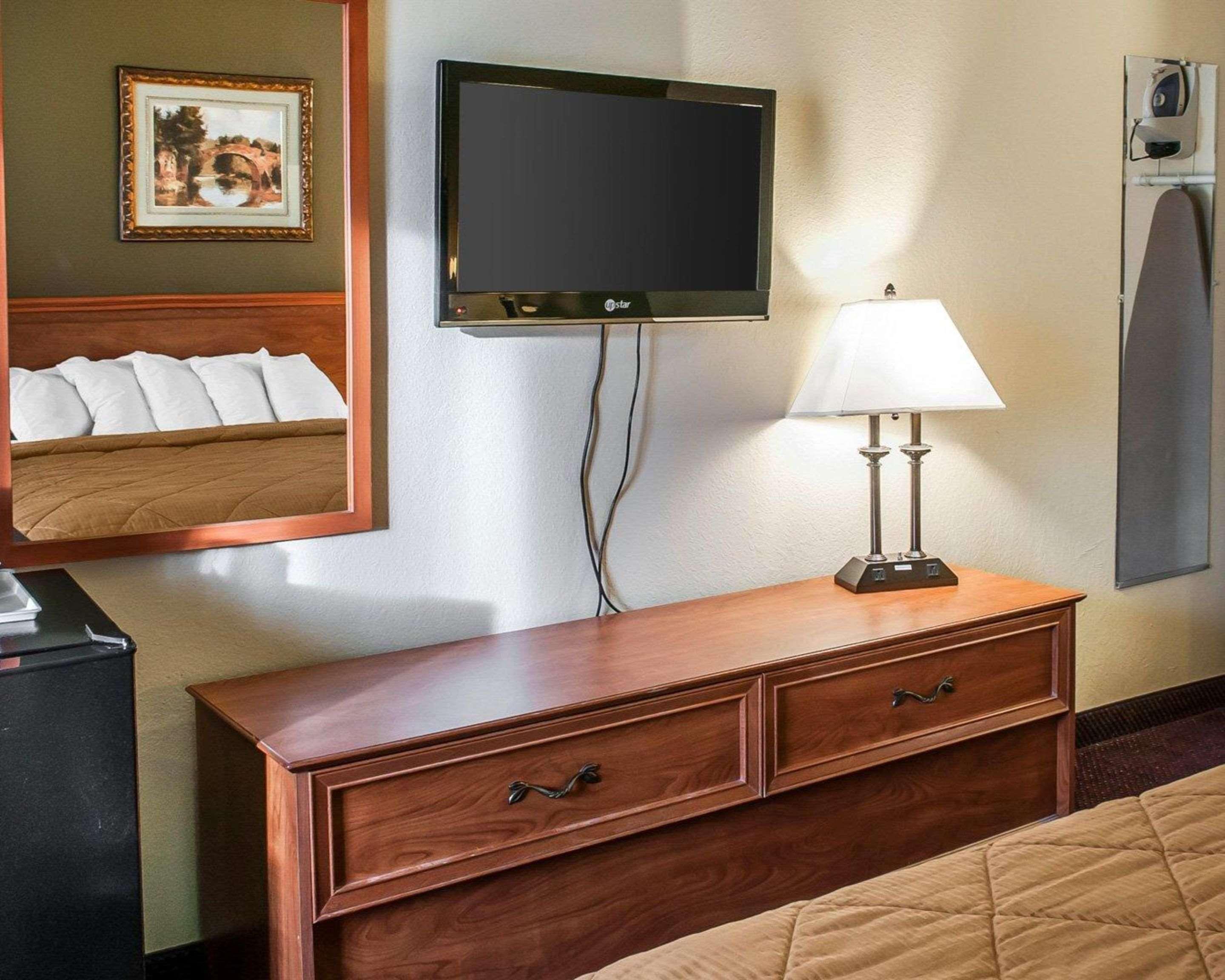 Rodeway Inn Espanola Bagian luar foto