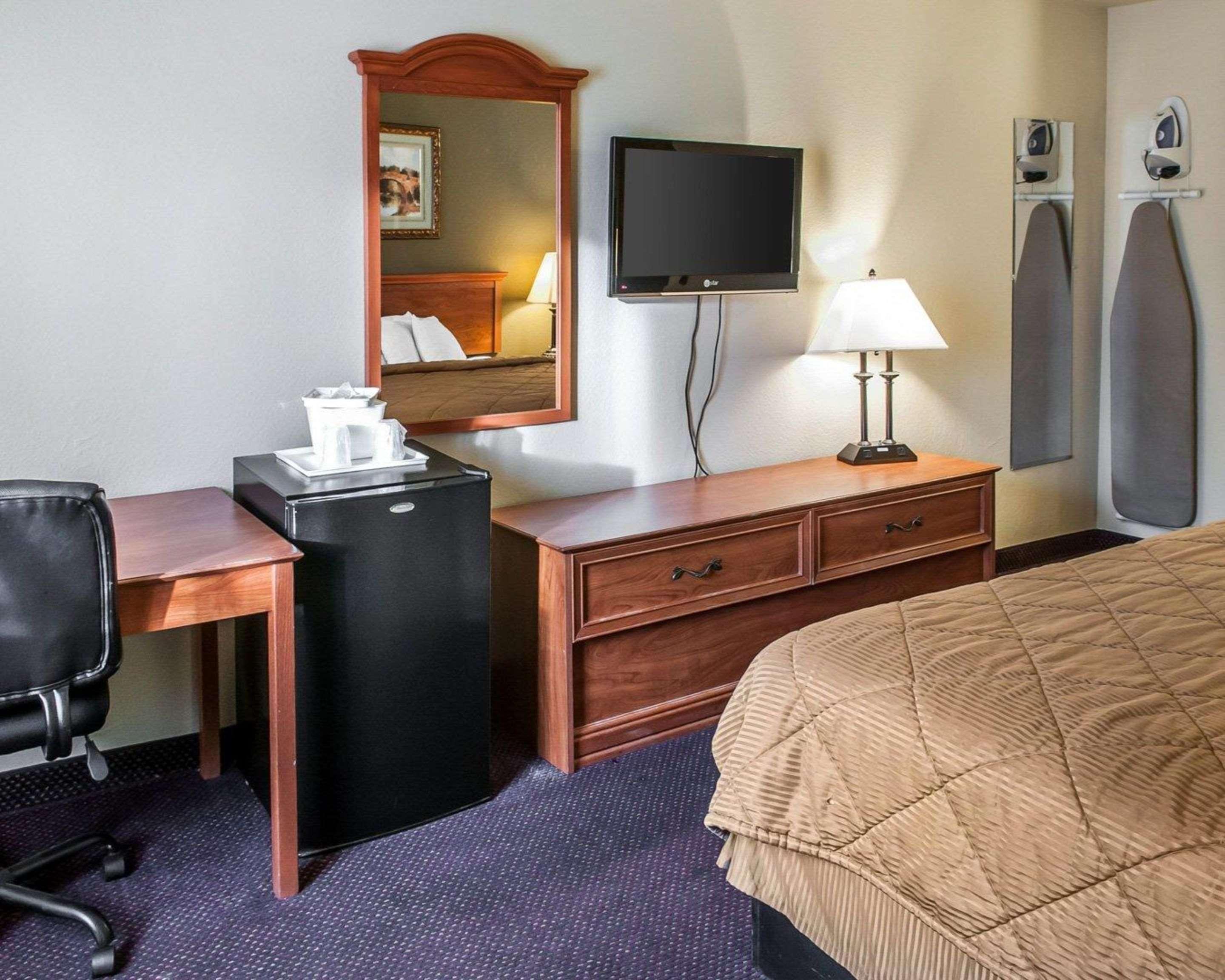Rodeway Inn Espanola Bagian luar foto