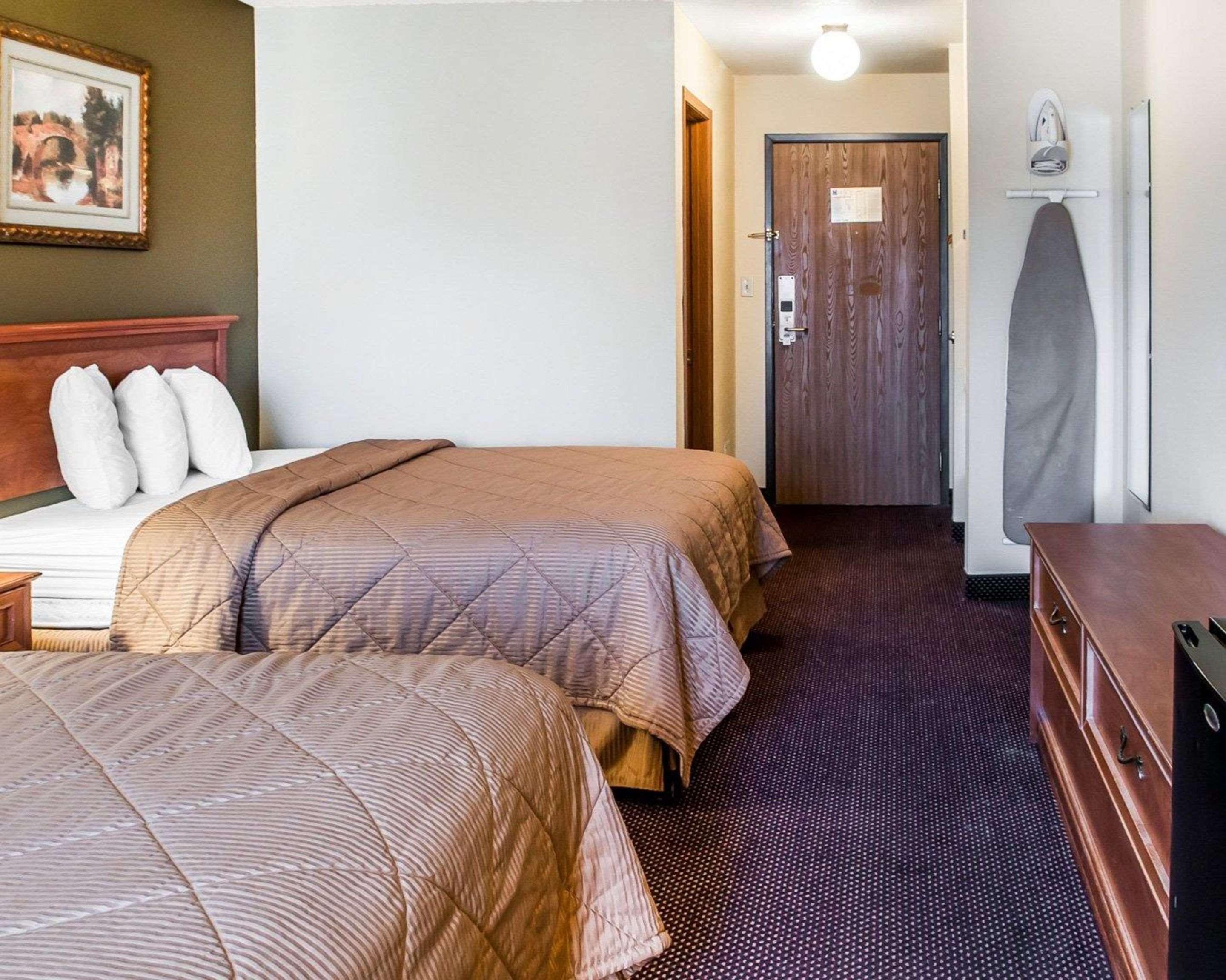 Rodeway Inn Espanola Bagian luar foto