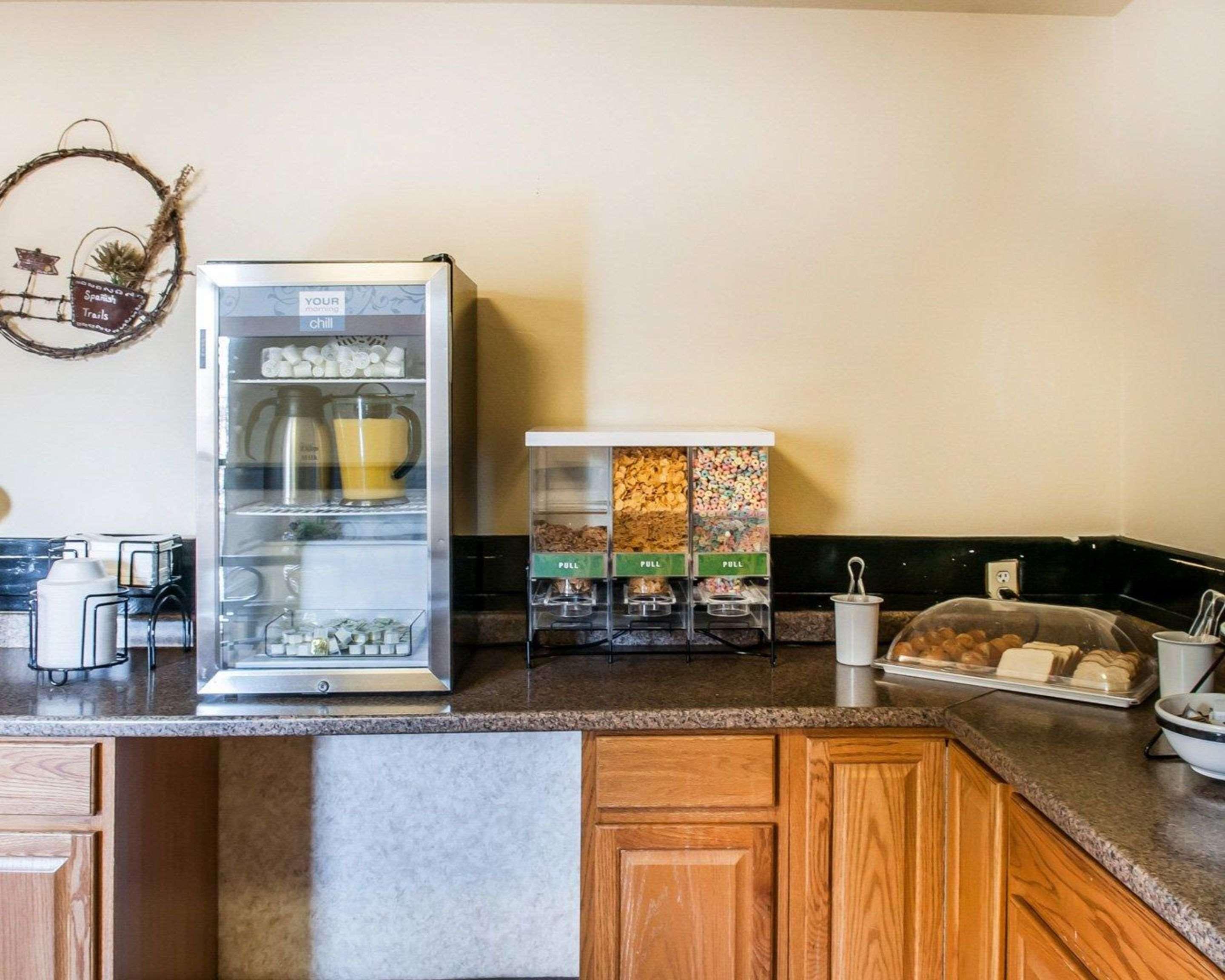 Rodeway Inn Espanola Bagian luar foto
