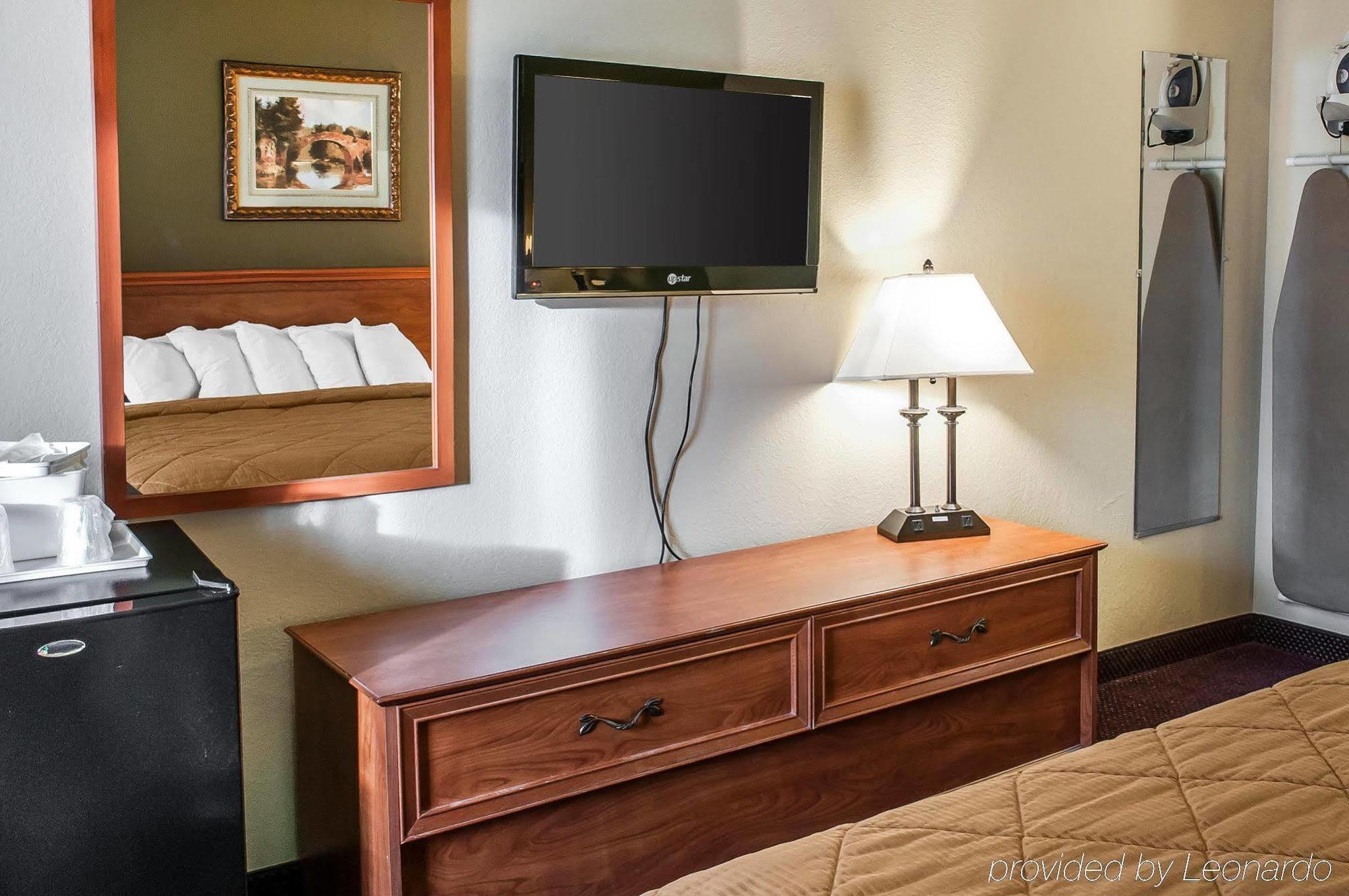 Rodeway Inn Espanola Bagian luar foto